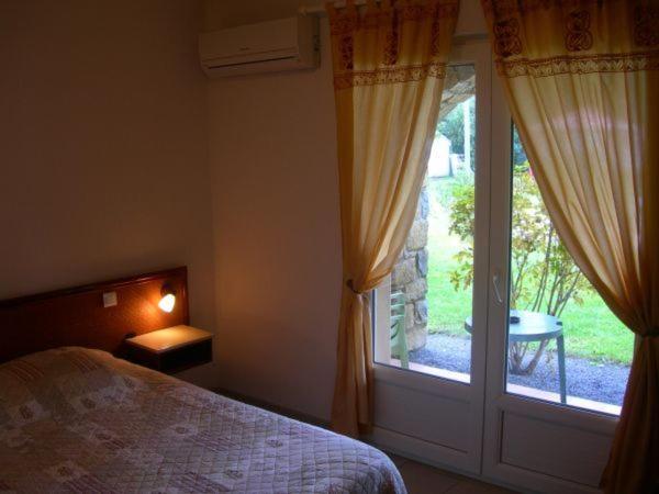 Hotel De La Madeleine Anduze Андуз Екстериор снимка