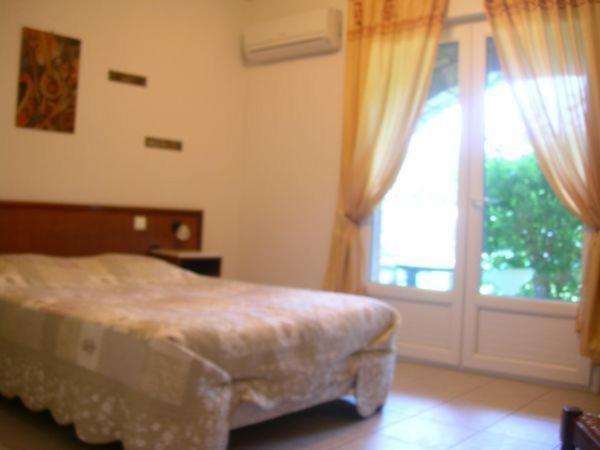 Hotel De La Madeleine Anduze Андуз Екстериор снимка