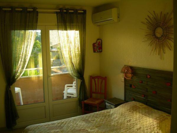 Hotel De La Madeleine Anduze Андуз Екстериор снимка