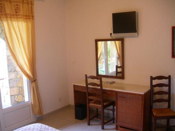 Hotel De La Madeleine Anduze Андуз Екстериор снимка