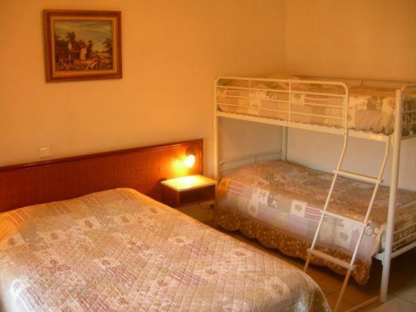 Hotel De La Madeleine Anduze Андуз Стая снимка